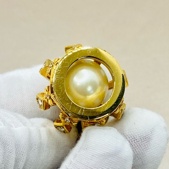 EUC Rare Juicy Couture Gold-Toned Crown w/ Large Pearl Charm - HTF - Picture 8 of 10